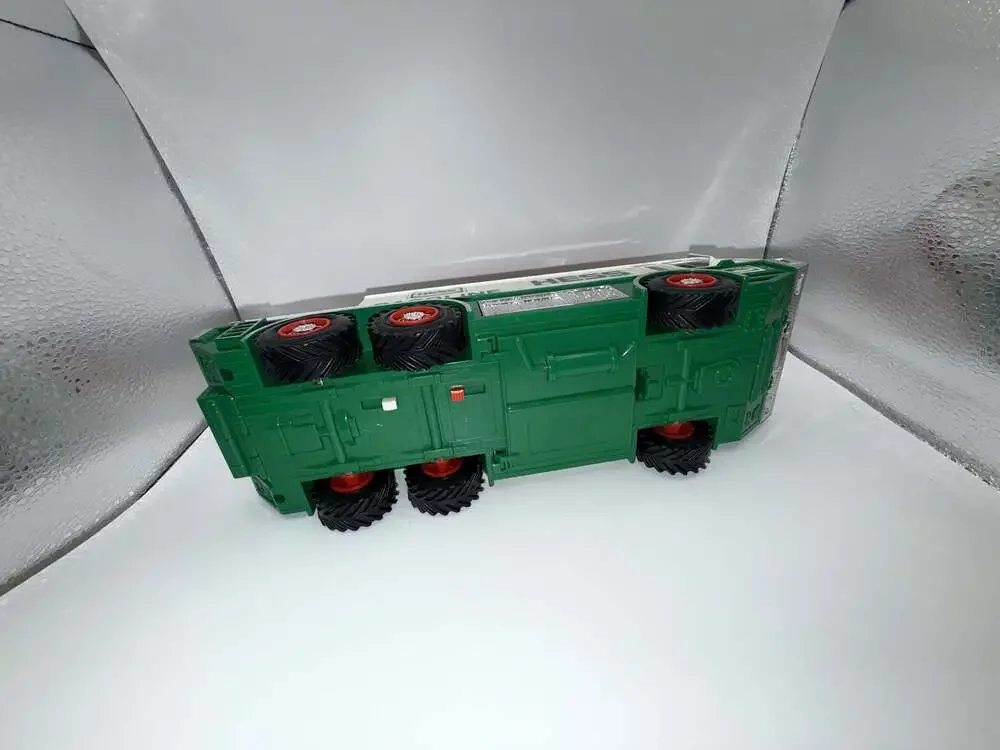 1996 Hess Emergency Ladder Truck Toy with Original Box